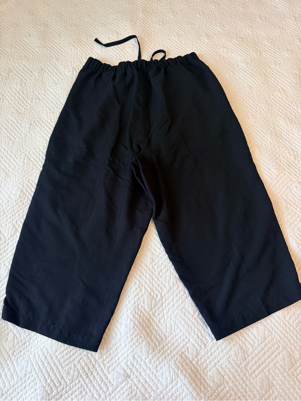 Black Wide Leg Cropped Capri Pants - Picture 2 of 4